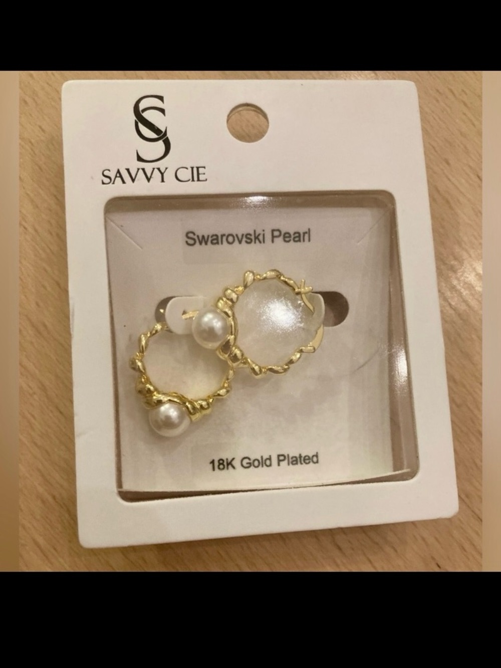 Savvy Cie Swarovski Pearl 18K Gold Plated Hoop Earrings- NIB $80 MSRP - Picture 6 of 6